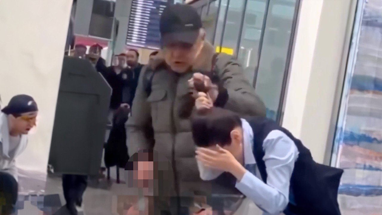 Ex-Boxer Saves Hostage at Airport with Bare Hands